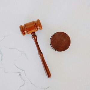 Introducción al Derecho: Fundamentos y Aplicaciones